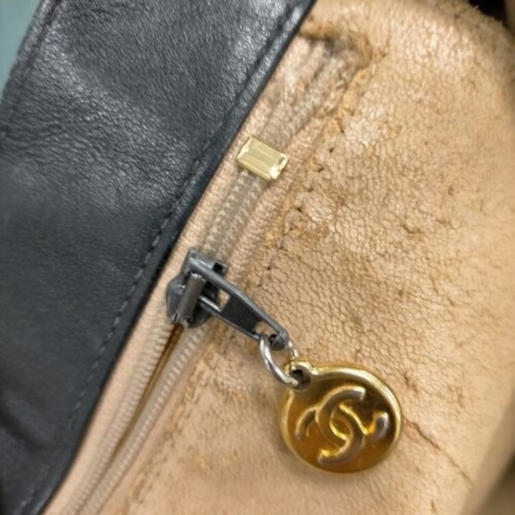 Chanel Tote Bag Black Leather - Picture 10 of 10